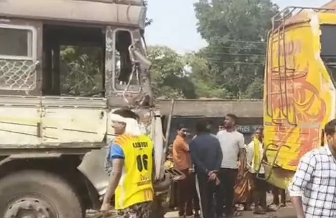 बालोद में बस हादसा, कई यात्री घायल बालोद में बस हादसा, कई यात्री घायल