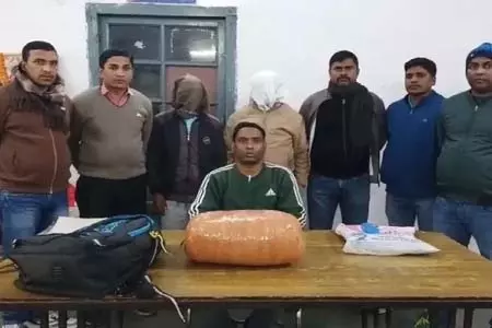 रेलवे स्टेशन पर RPF को मिली सफलता, 6 किलोग्राम गांजे के साथ दो तस्कर गिरफ्तार रेलवे स्टेशन पर RPF को मिली सफलता, 6 किलोग्राम गांजे के साथ दो तस्कर गिरफ्तार