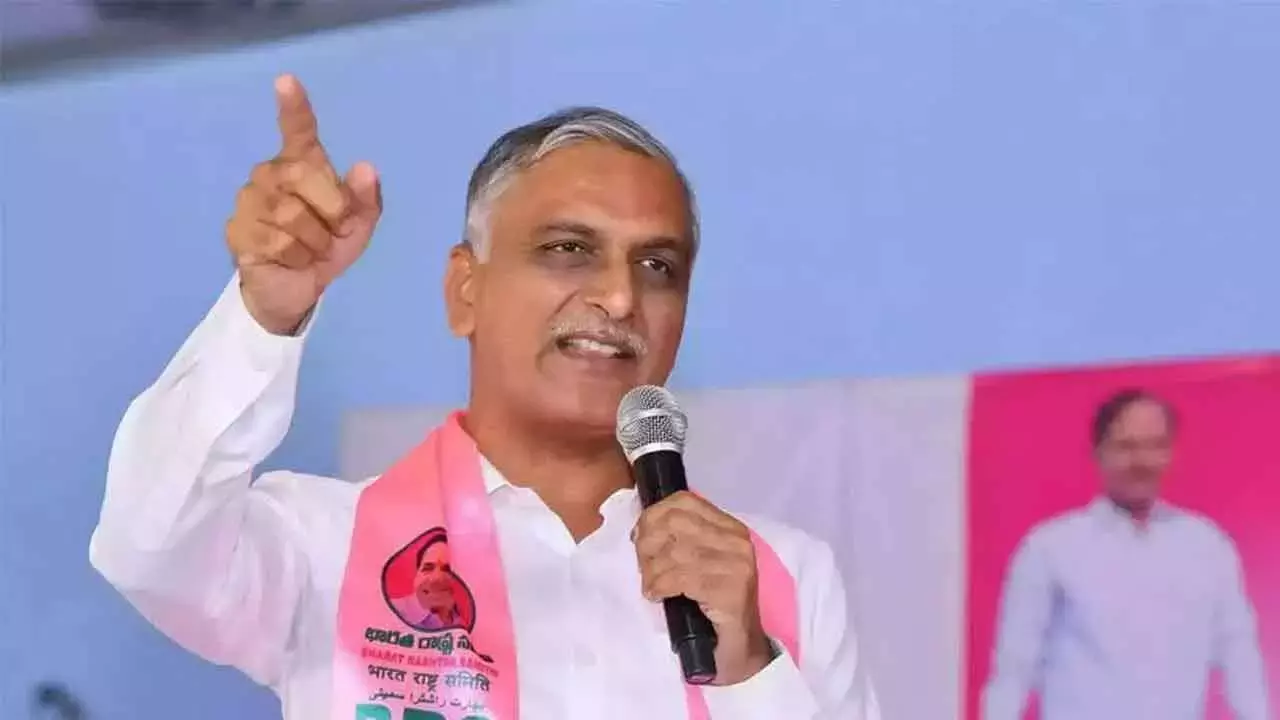 Telangana: हरीश राव ने पलामुरु पर पावरपॉइंट प्रेजेंटेशन दिया Telangana: हरीश राव ने पलामुरु पर पावरपॉइंट प्रेजेंटेशन दिया