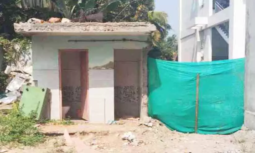 Kerala : थुरवूर तालुक अस्पताल में कई असुविधाएँ Kerala : थुरवूर तालुक अस्पताल में कई असुविधाएँ