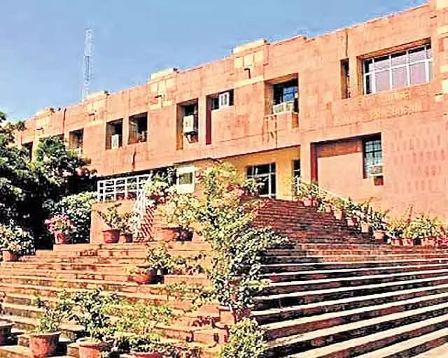 JNUSU का दावा, लाइब्रेरी में निगरानी के विरोध में स्टूडेंट्स को निशाना बना रहा एडमिन JNUSU का दावा, लाइब्रेरी में निगरानी के विरोध में स्टूडेंट्स को निशाना बना रहा एडमिन