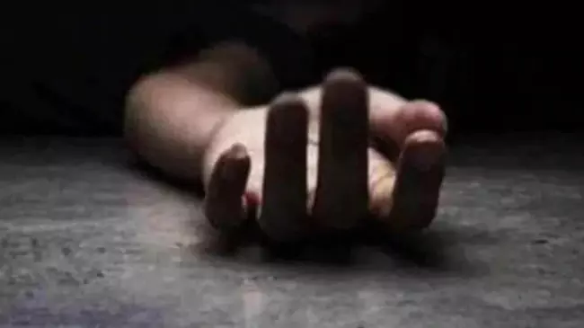 लिफ्ट के लिए जरिए 12वीं मंजिल में पहुंचा और फिर सुसाइड लिफ्ट के लिए जरिए 12वीं मंजिल में पहुंचा और फिर सुसाइड