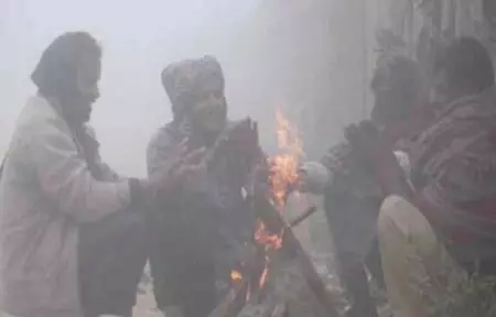 ठंड और शीतलहर से कंपकंपाया झारखंड, दो दिनों तक घने कोहरे का येलो अलर्ट ठंड और शीतलहर से कंपकंपाया झारखंड, दो दिनों तक घने कोहरे का येलो अलर्ट