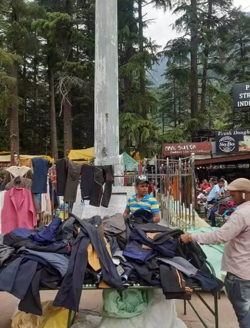 Manali में अतिक्रमण हटाने से सरकारी अधिकारियों को रोकने के लिए तीन लोग गिरफ्तार Manali में अतिक्रमण हटाने से सरकारी अधिकारियों को रोकने के लिए तीन लोग गिरफ्तार
