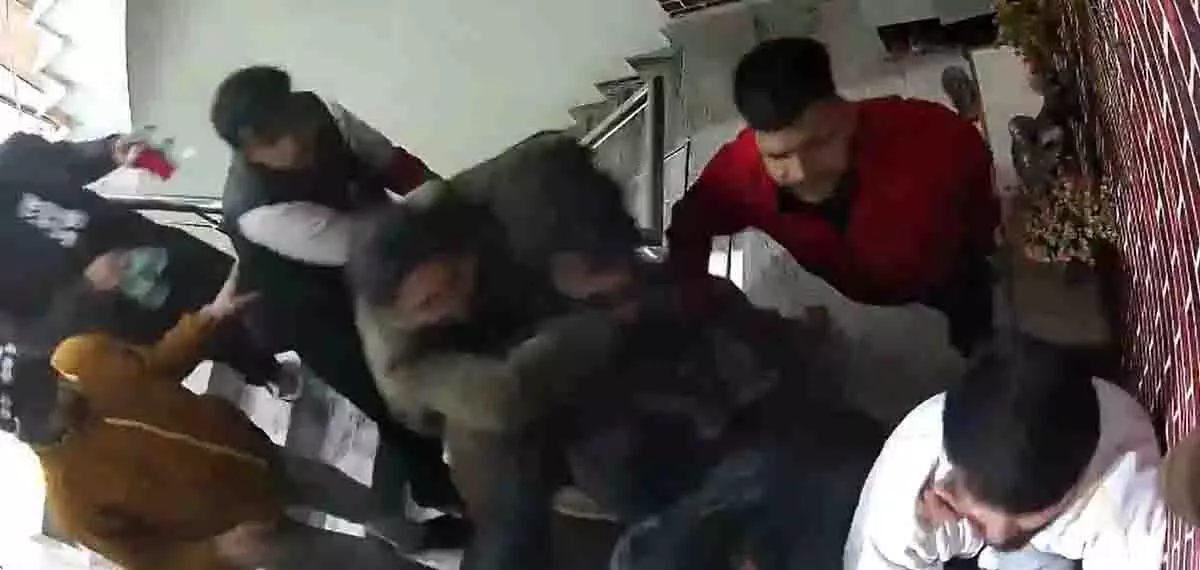 गाजियाबाद में नए साल की रात हिंसा, घटना CCTV में कैद गाजियाबाद में नए साल की रात हिंसा, घटना CCTV में कैद