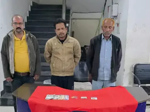 गरीबों को मोदी की योजना का लाभ दिलाने ठग रहे थे, गिरोह का भंडाफोड़ गरीबों को मोदी की योजना का लाभ दिलाने ठग रहे थे, गिरोह का भंडाफोड़