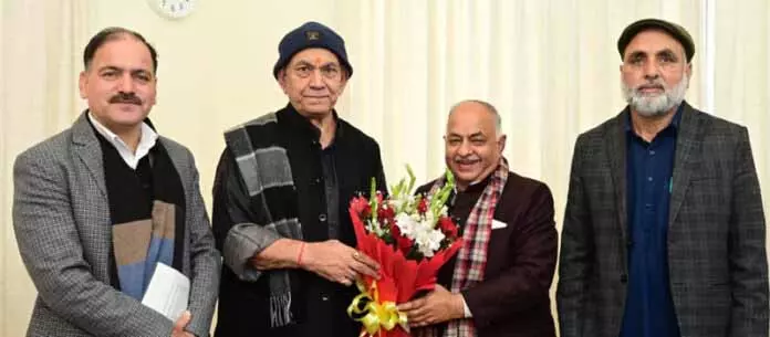 रियासी के MLA और अन्य ने एलजी से मुलाकात की रियासी के MLA और अन्य ने एलजी से मुलाकात की