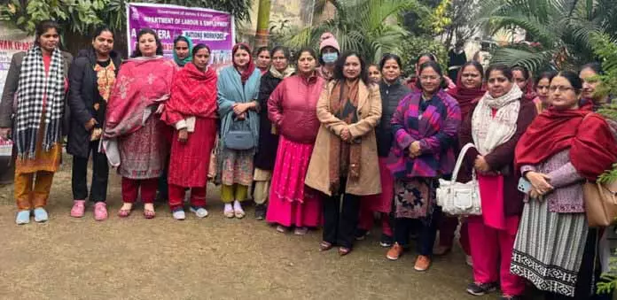 JAMMU: आंगनवाड़ी वर्कर्स के लिए अवेयरनेस कैंप लगाया गया JAMMU: आंगनवाड़ी वर्कर्स के लिए अवेयरनेस कैंप लगाया गया