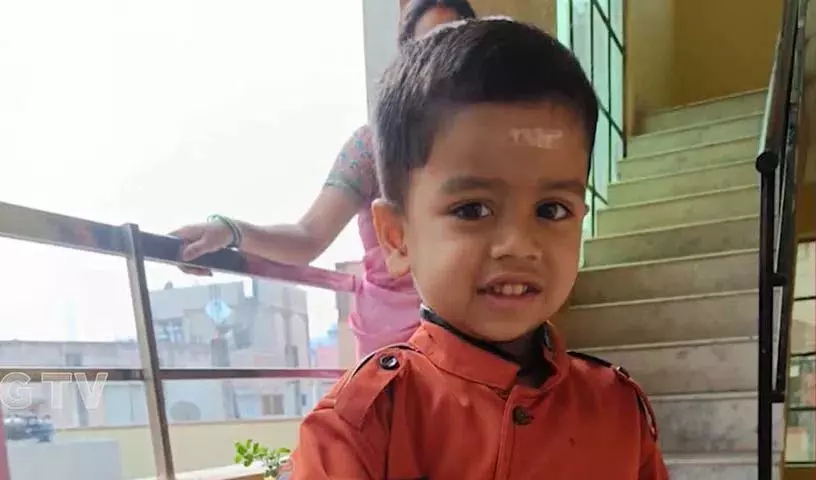 हैदराबाद के निज़ामपेट में Swimming Pool में गिरने से 3 साल के बच्चे की मौत हैदराबाद के निज़ामपेट में Swimming Pool में गिरने से 3 साल के बच्चे की मौत