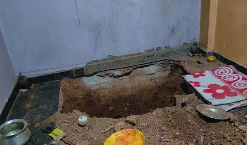 Karnataka में खजाने के लिए बलि दिए जा रहे बच्चे को आखिरी मिनट में किए गए कॉल ने बचाया Karnataka में खजाने के लिए बलि दिए जा रहे बच्चे को आखिरी मिनट में किए गए कॉल ने बचाया