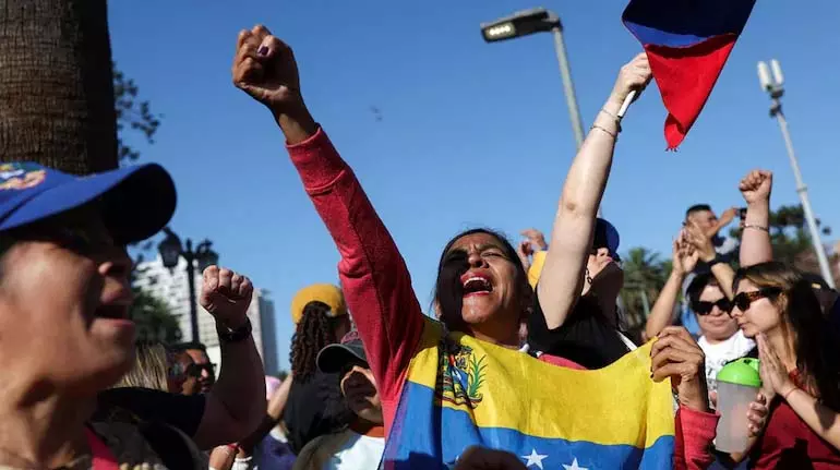 Venezuela के मादुरो को अमेरिका द्वारा जब्त किए जाने के बाद लैटिन अमेरिका में निंदा और तालियां बजीं Venezuela के मादुरो को अमेरिका द्वारा जब्त किए जाने के बाद लैटिन अमेरिका में निंदा और तालियां बजीं