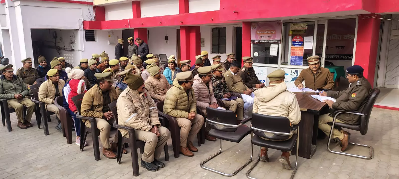 BREAKING: ACP मलिहाबाद ने सुनी पुलिसकर्मियों की समस्याएं, त्वरित निस्तारण के दिए निर्देश BREAKING: ACP मलिहाबाद ने सुनी पुलिसकर्मियों की समस्याएं, त्वरित निस्तारण के दिए निर्देश