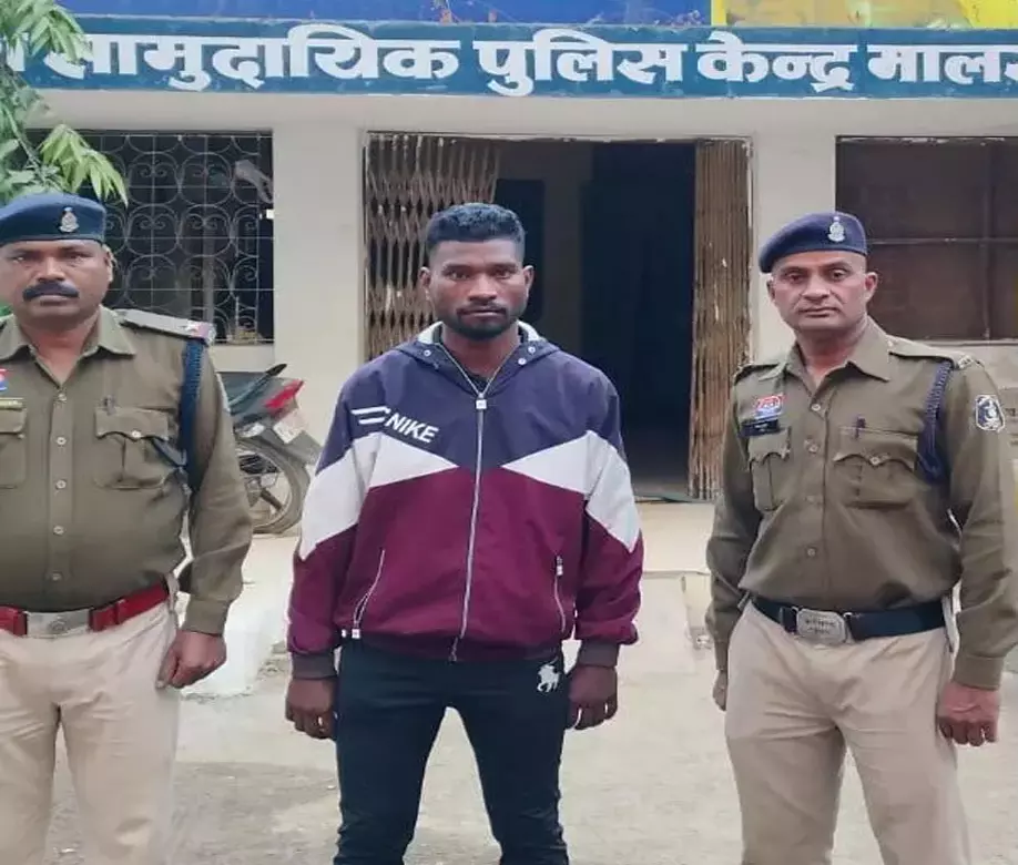 CG: स्कूल में चाकू लेकर घुसने वाला आरोपी गिरफ्तार CG: स्कूल में चाकू लेकर घुसने वाला आरोपी गिरफ्तार