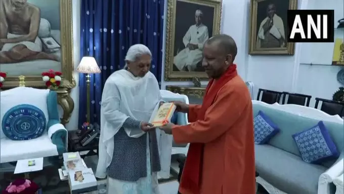 मुख्यमंत्री योगी आदित्यनाथ ने गवर्नर आनंदीबेन पटेल से लोक भवन में की मुलाकात मुख्यमंत्री योगी आदित्यनाथ ने गवर्नर आनंदीबेन पटेल से लोक भवन में की मुलाकात