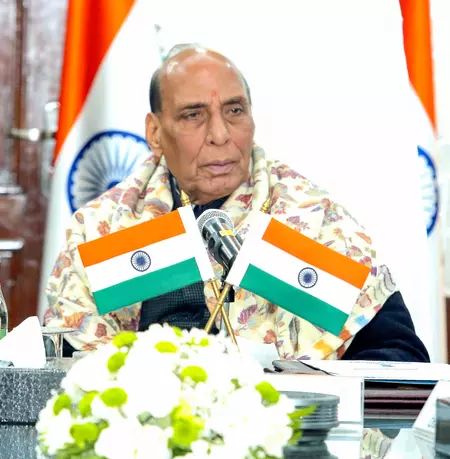 समुद्री क्षेत्र में गैर-पारंपरिक खतरे लगातार बढ़ रहे हैं: रक्षा मंत्री राजनाथ सिंह समुद्री क्षेत्र में गैर-पारंपरिक खतरे लगातार बढ़ रहे हैं: रक्षा मंत्री राजनाथ सिंह