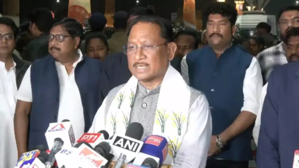 CM साय दिल्ली दौरे से लौटे, राष्ट्रपति द्रौपदी मुर्मू को बस्तर पंडुम में शामिल होने का न्योता CM साय दिल्ली दौरे से लौटे, राष्ट्रपति द्रौपदी मुर्मू को बस्तर पंडुम में शामिल होने का न्योता