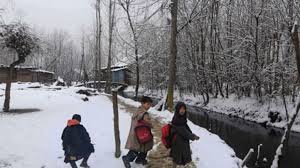 Kashmir Valley में न्यूनतम तापमान गिरा; गुलमर्ग में -6.5°C तापमान
