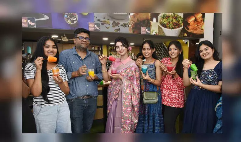 Hyderabad: हरिओम दाबेली और वड़ापाव ने हैदराबाद में हाइजीनिक इंडियन स्ट्रीट-फूड के साथ बड़ा मेन्यू लॉन्च