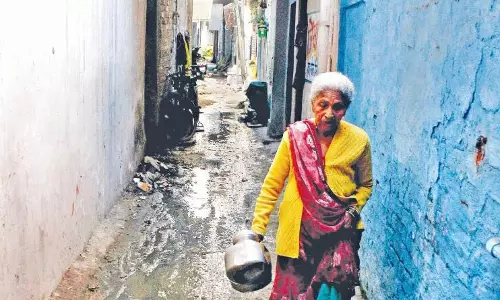 400 के करीब पहुंचा डायरिया मरीजों की संख्या, प्रशासन पर मौत के आंकड़े दबाने का आरोप 400 के करीब पहुंचा डायरिया मरीजों की संख्या, प्रशासन पर मौत के आंकड़े दबाने का आरोप