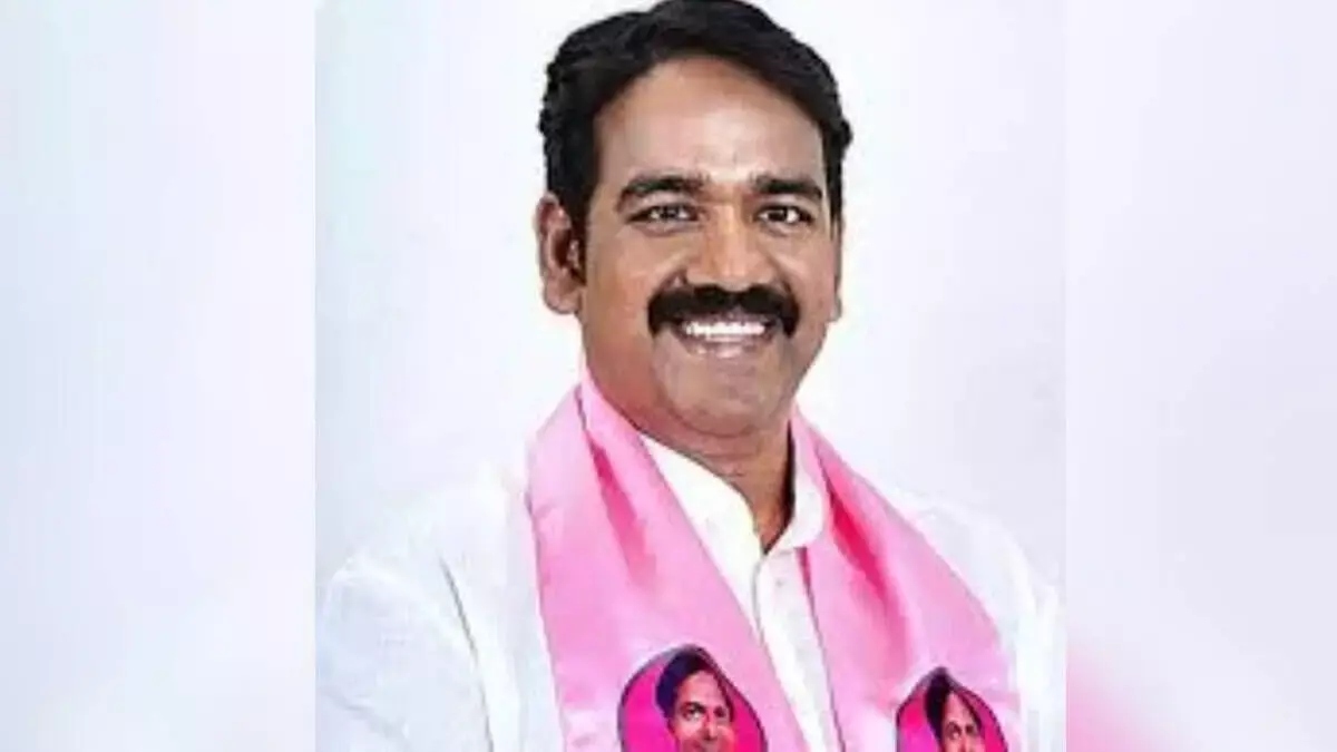 फोन टैपिंग मामला: बीआरएस एमएलसी नवीन राव एसआईटी के सामने पेश हुए फोन टैपिंग मामला: बीआरएस एमएलसी नवीन राव एसआईटी के सामने पेश हुए