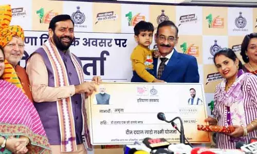 विपक्ष की आलोचना के बाद सरकार लाडो लक्ष्मी योजना की एलिजिबिलिटी का रिव्यू करेगी विपक्ष की आलोचना के बाद सरकार लाडो लक्ष्मी योजना की एलिजिबिलिटी का रिव्यू करेगी