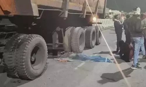 बेकाबू ट्रेलर का कहर, बिलासपुर नेशनल हाईवे में ग्रामीण को कुचला बेकाबू ट्रेलर का कहर, बिलासपुर नेशनल हाईवे में ग्रामीण को कुचला