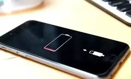 Tips and Tricks :पूरे दिन चलेगा स्मार्टफोन, बस ये 2 बैटरी-खाऊ सेटिंग्स कर दें बंद Tips and Tricks :पूरे दिन चलेगा स्मार्टफोन, बस ये 2 बैटरी-खाऊ सेटिंग्स कर दें बंद