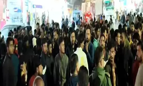 मां-बेटी भारी मालवाहक की चपेट में आए, दोनों की मौत