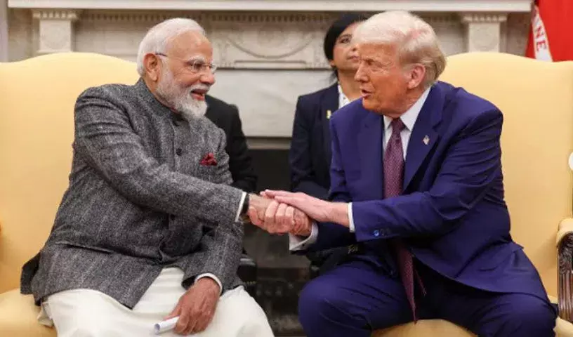 टैरिफ दबाव के बीच रूस से तेल की खरीद में कटौती के लिए ट्रंप ने मोदी की तारीफ की टैरिफ दबाव के बीच रूस से तेल की खरीद में कटौती के लिए ट्रंप ने मोदी की तारीफ की