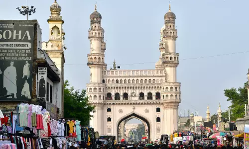 चारमीनार की 149 सीढ़ियाँ: हैदराबाद के मशहूर स्मारक की यात्रा चारमीनार की 149 सीढ़ियाँ: हैदराबाद के मशहूर स्मारक की यात्रा