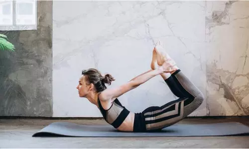 Yoga Tips: आसानी से पिघल सकती है शरीर की चर्बी, रोजाना करें इन योगासनों का अभ्यास Yoga Tips: आसानी से पिघल सकती है शरीर की चर्बी, रोजाना करें इन योगासनों का अभ्यास