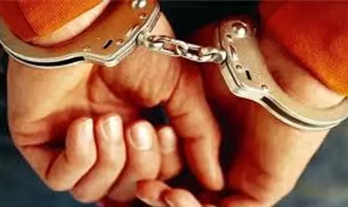 Uttar Pradesh:नकली नोट गिरोह का भंडाफोड़, दो अरेस्ट Uttar Pradesh:नकली नोट गिरोह का भंडाफोड़, दो अरेस्ट