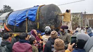 World’s largest, 210 टन का शिवलिंग बिहार पहुंचा