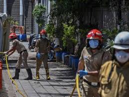 East Delhi में आग बुझाने के अभियान में 3 दमकलकर्मी घायल
