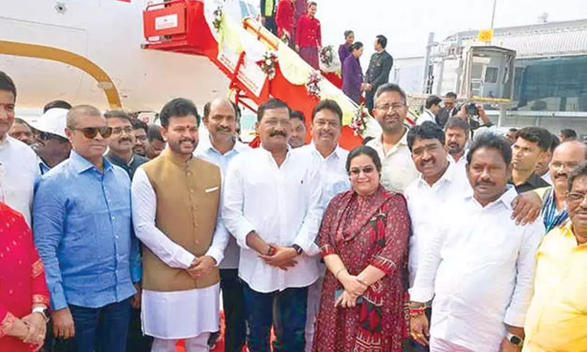 Andhra: पहली वैलिडेशन फ्लाइट भोगपुरम एयरपोर्ट पर उतरी Andhra: पहली वैलिडेशन फ्लाइट भोगपुरम एयरपोर्ट पर उतरी