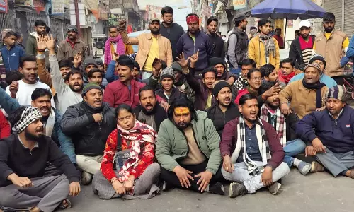 Farrukhabad: बाजारों के स्थानांतरण का प्रस्ताव, व्यापारियों में चर्चा Farrukhabad: बाजारों के स्थानांतरण का प्रस्ताव, व्यापारियों में चर्चा