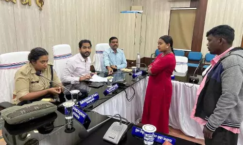 Raigarh कलेक्टर ने जन शिकायत सुनवाई के दौरान देर से आने वाले अधिकारियों के प्रवेश पर रोक लगाई Raigarh कलेक्टर ने जन शिकायत सुनवाई के दौरान देर से आने वाले अधिकारियों के प्रवेश पर रोक लगाई