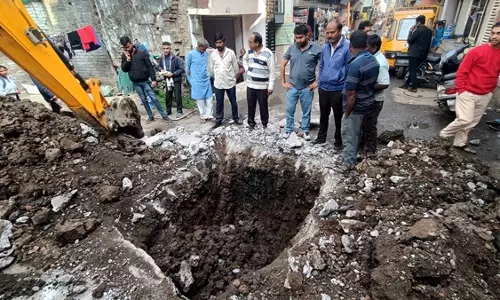 Indore: दूषित पानी का कहर, इंदौर में 17वीं मौत, 9416 लोग जांच में Indore: दूषित पानी का कहर, इंदौर में 17वीं मौत, 9416 लोग जांच में