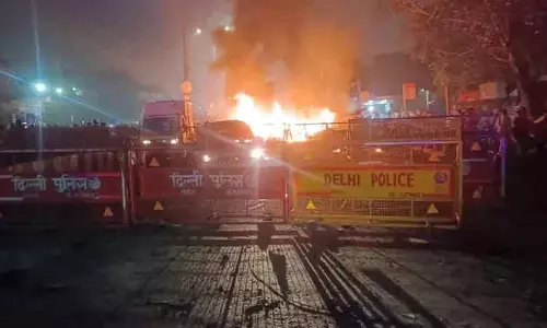 Delhi blasts: घोस्ट सिम कार्ड ने डॉक्टरों को पाकिस्तानी हैंडलर्स से जोड़ा - अधिकारी