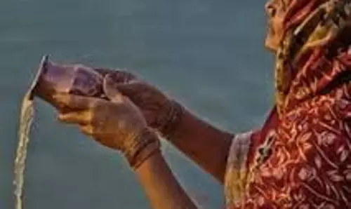 Makar Sankranti 2026: मकर संक्रांति पर जान लें सूर्य देव को अर्घ्य देने का सही तरीका Makar Sankranti 2026: मकर संक्रांति पर जान लें सूर्य देव को अर्घ्य देने का सही तरीका