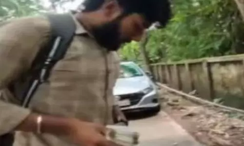 SDO के हाथ में नोटों की गड्डी VIDEO वायरल, रिश्वतखोरी के आरोप