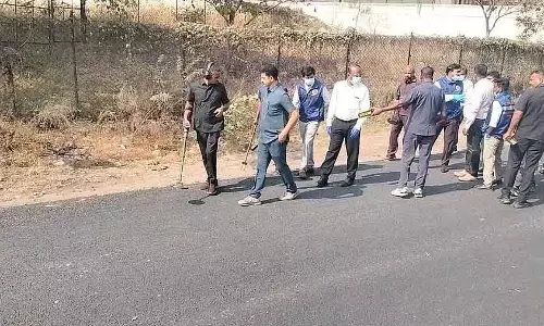 Bellary riots : बम डिस्पोजल स्क्वाड ने घटनास्थल का निरीक्षण किया Bellary riots : बम डिस्पोजल स्क्वाड ने घटनास्थल का निरीक्षण किया