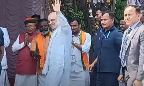 निर्वाचन क्षेत्र बंटवारा: एस.पी. वेलुमणि ने Amit Shah के साथ दूसरे दिन भी चर्चा की निर्वाचन क्षेत्र बंटवारा: एस.पी. वेलुमणि ने Amit Shah के साथ दूसरे दिन भी चर्चा की