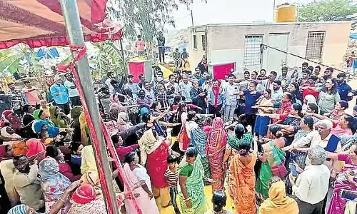 कोगिलू में तोड़फोड़ का मामला: स्थानीय लोगों का विरोध, BJP ने उन्हें बांग्लादेशी बताने पर निशाना साधा
