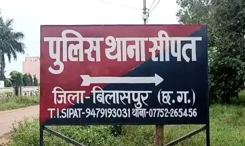 जमीन विवाद से गांव में बवाल, पुलिस अधिकारी को ग्रामीणों ने पीटा , आरोप