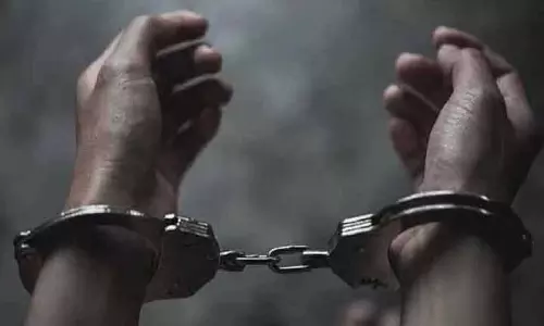 Pulianthope में चाकू लिए तीन लोगों को गिरफ्तार किया गया Pulianthope में चाकू लिए तीन लोगों को गिरफ्तार किया गया