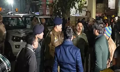 Sambhal: संभल में ई-रिक्शा चार्जिंग का अवैध ठिकाना बंद Sambhal: संभल में ई-रिक्शा चार्जिंग का अवैध ठिकाना बंद
