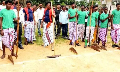 खेलो इंडिया ट्राइबल गेम्स की प्रचार वैन को कांकेर कलेक्टर ने हरी झण्डी दिखाई खेलो इंडिया ट्राइबल गेम्स की प्रचार वैन को कांकेर कलेक्टर ने हरी झण्डी दिखाई