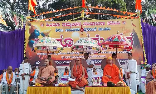 अपने धर्म के प्रति वफ़ादार रहें और दूसरे धर्मों का भी सम्मान करें: Swarnavalli Sri अपने धर्म के प्रति वफ़ादार रहें और दूसरे धर्मों का भी सम्मान करें: Swarnavalli Sri