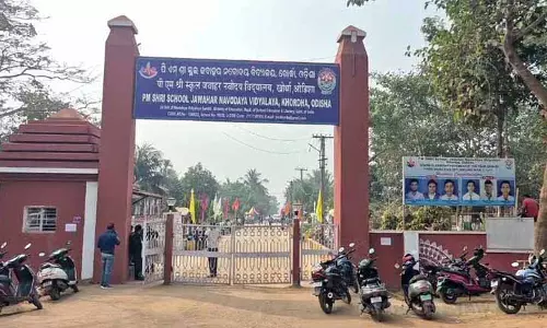 खुर्दा में पीलिया फैलने के बाद हेल्थ टीम ने JNV का दौरा किया खुर्दा में पीलिया फैलने के बाद हेल्थ टीम ने JNV का दौरा किया